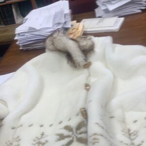 Elegant White Fur Coat with Pattern